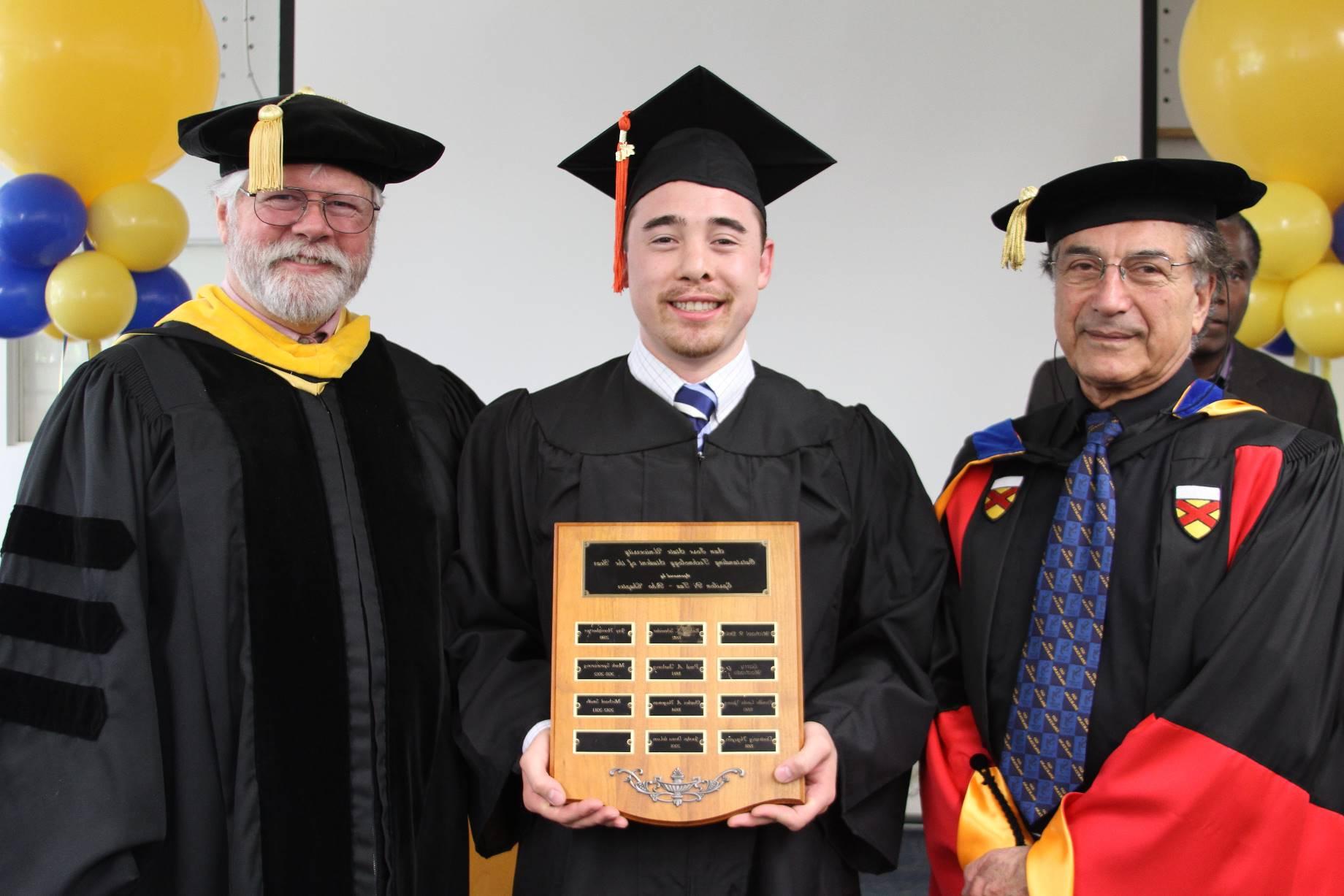 Michael获得2013年度杰出科技学生奖
